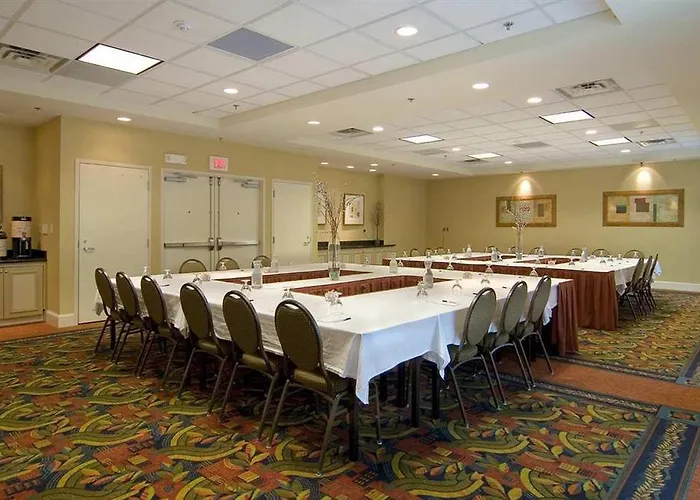 Hilton Garden Hotel 3*